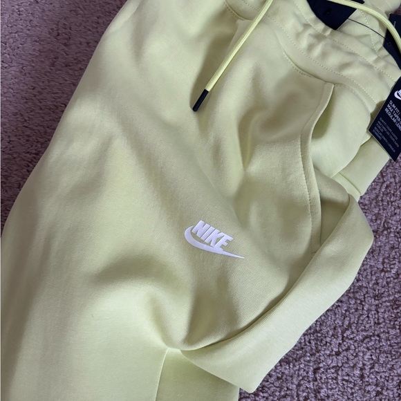 New Nike Tech Fleece Neon Green Sweatpants large - Picture 2 of 3
